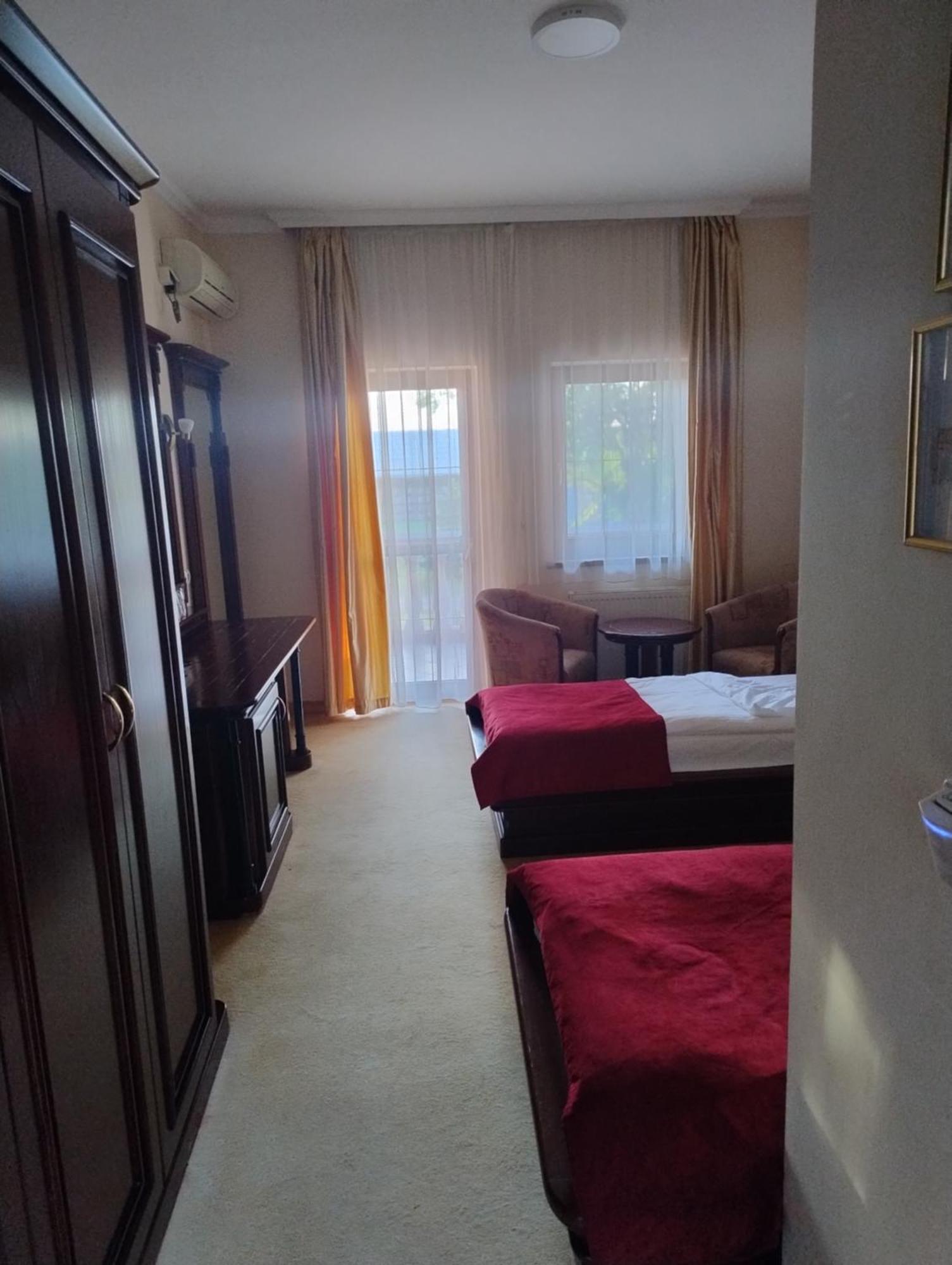 Hotel Villa Majur Суботиця Екстер'єр фото