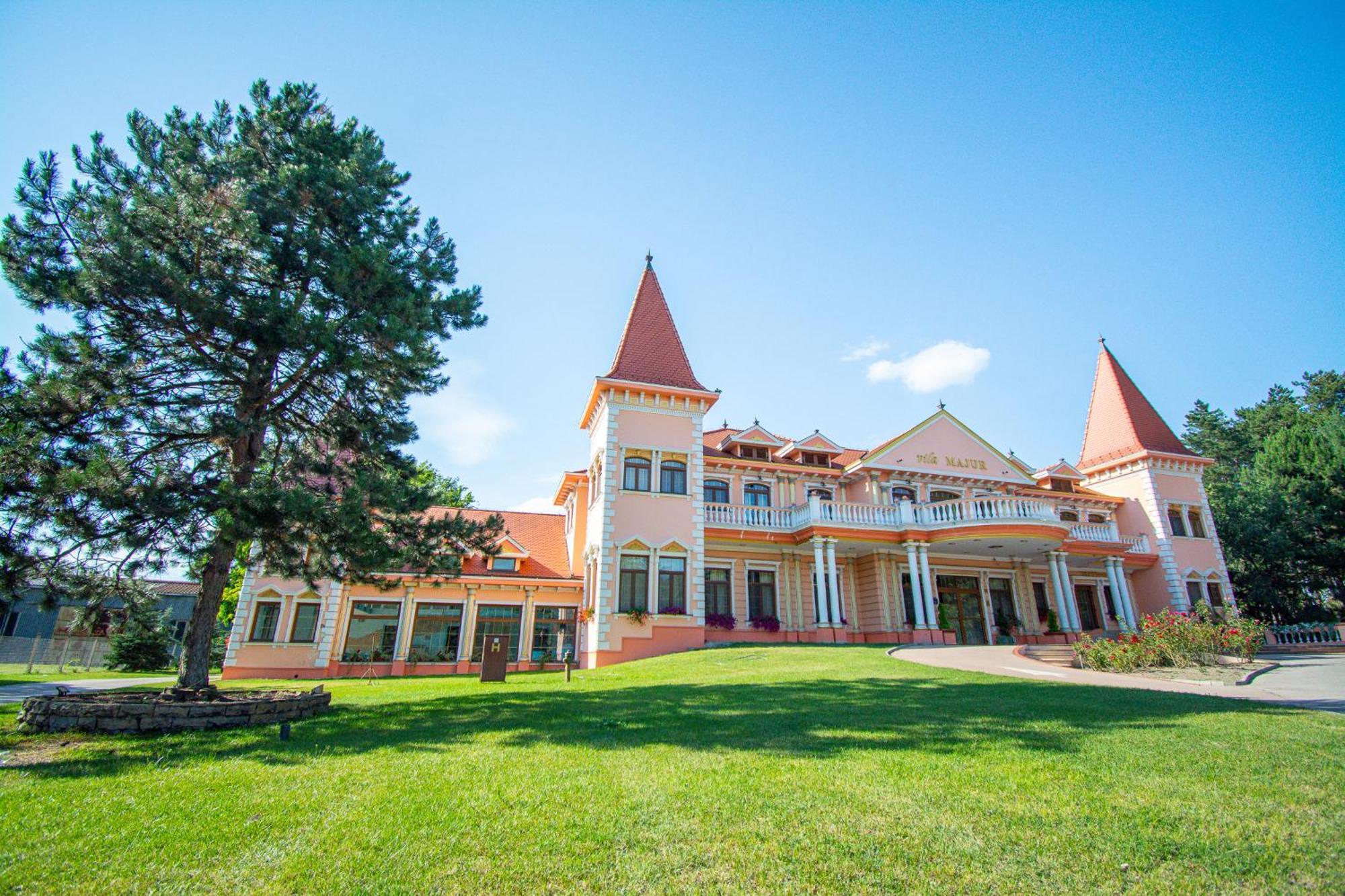 Hotel Villa Majur Суботиця Екстер'єр фото