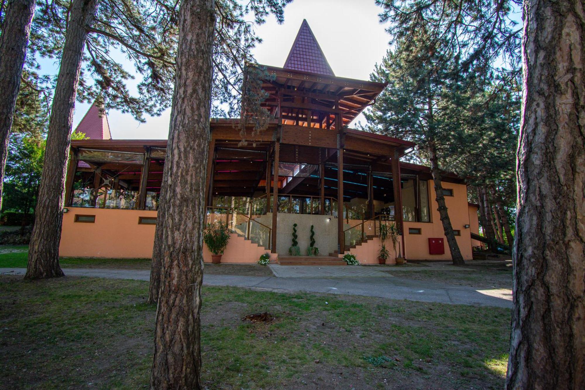 Hotel Villa Majur Суботиця Екстер'єр фото