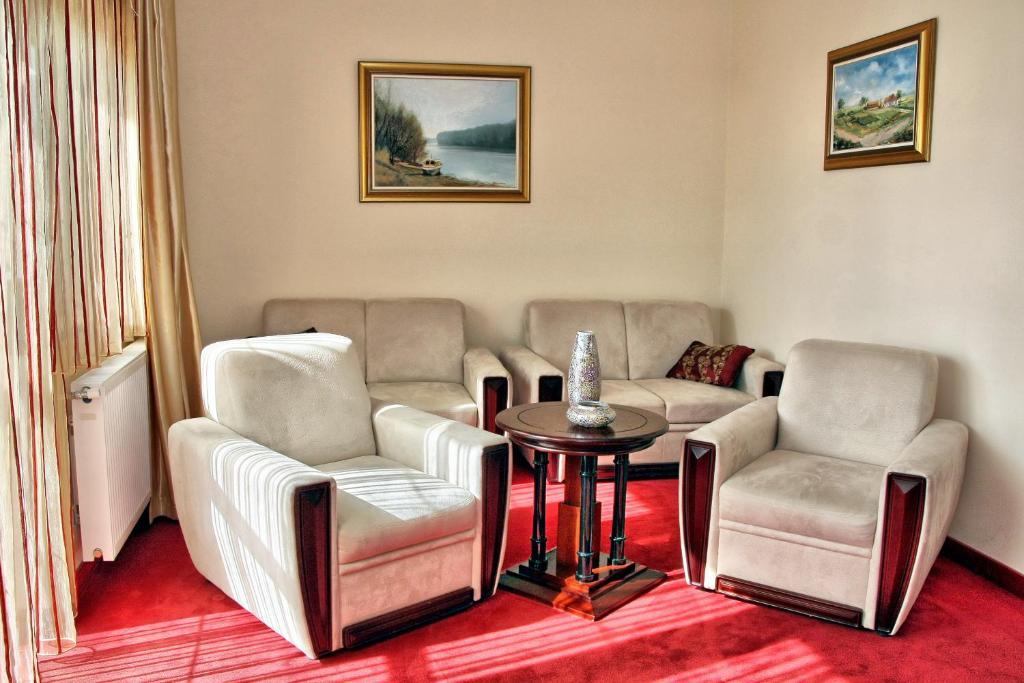 Hotel Villa Majur Суботиця Екстер'єр фото
